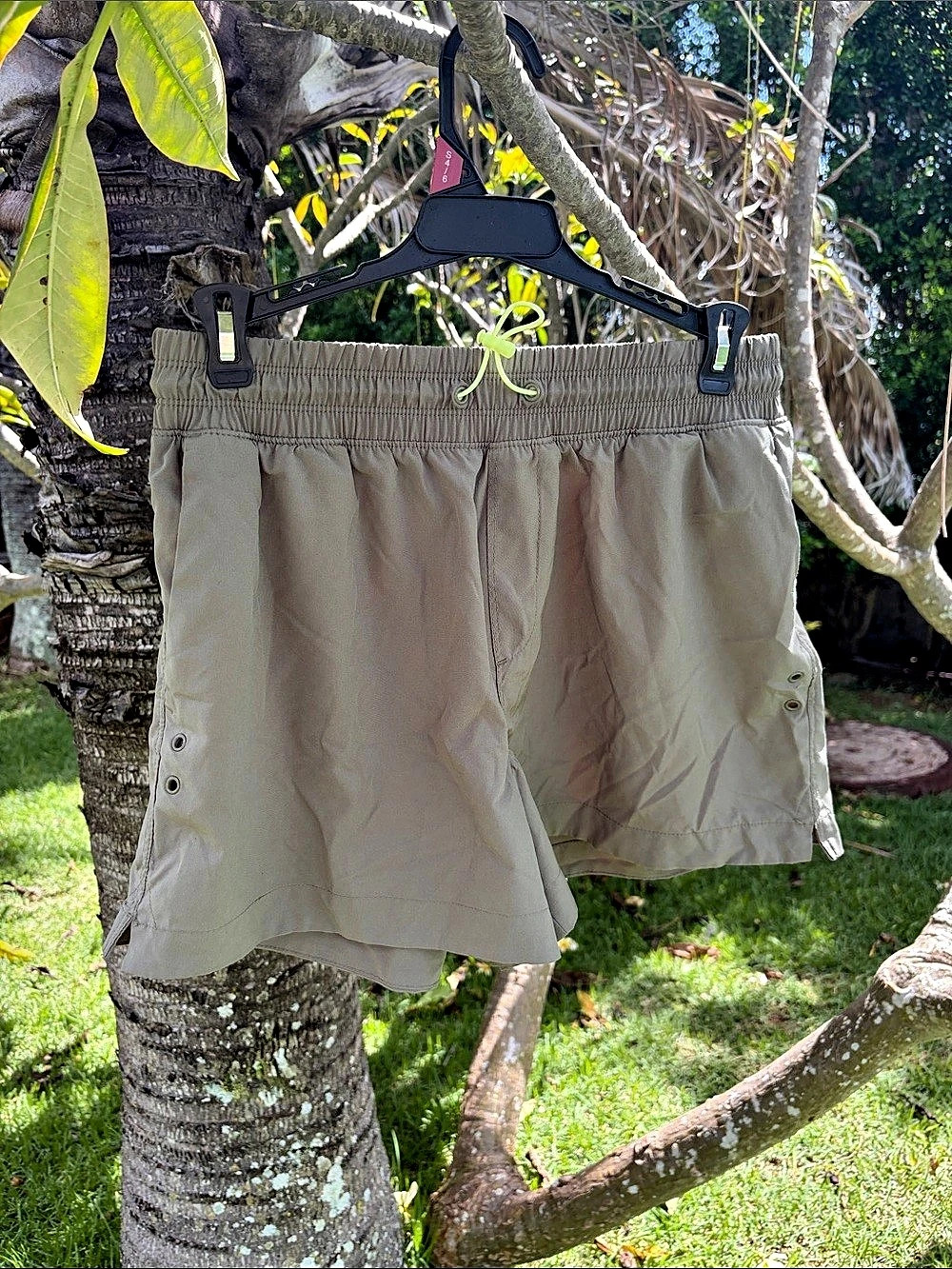 Old Navy women’s Hybrid Shorts Green Size Small Like New